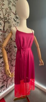 Abito Satinato con Frange Fucsia Please – Made in Italy - Image 2